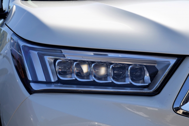 automobile-NEOULES-min_acura-headlamp-2834131